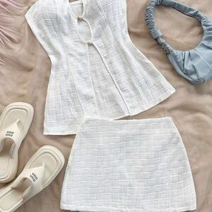 Elegant White Textured Skirt